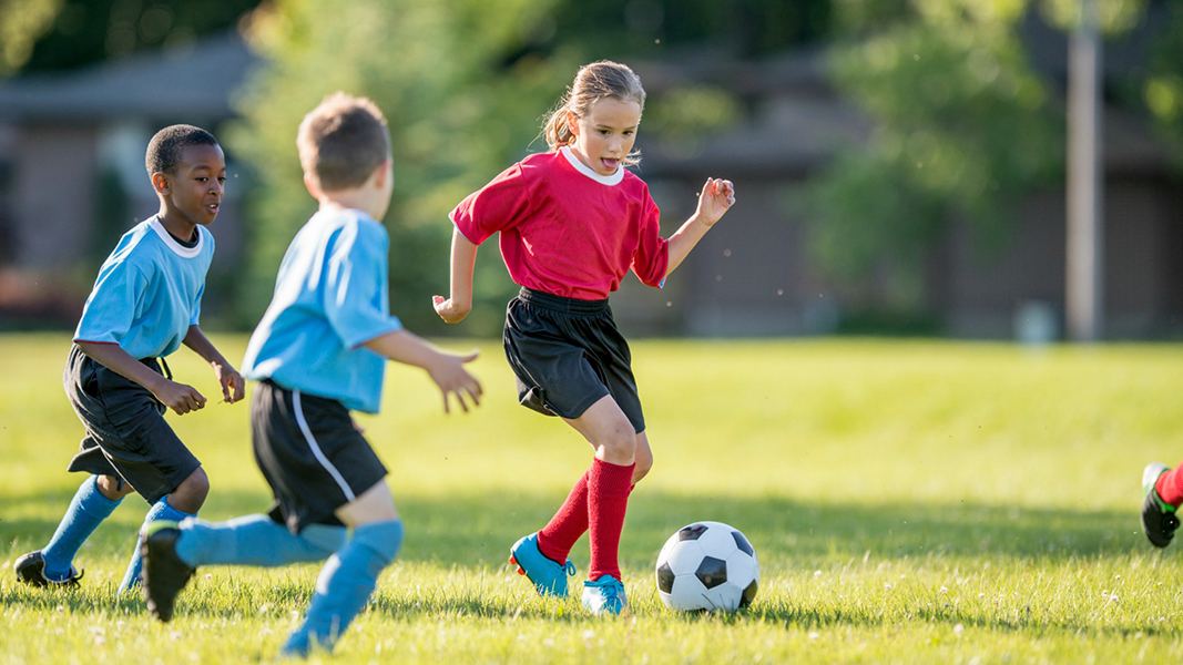 nogomet-za-dijecu-djeca-nogometaši-dečki-curice-sport-moda-trening
