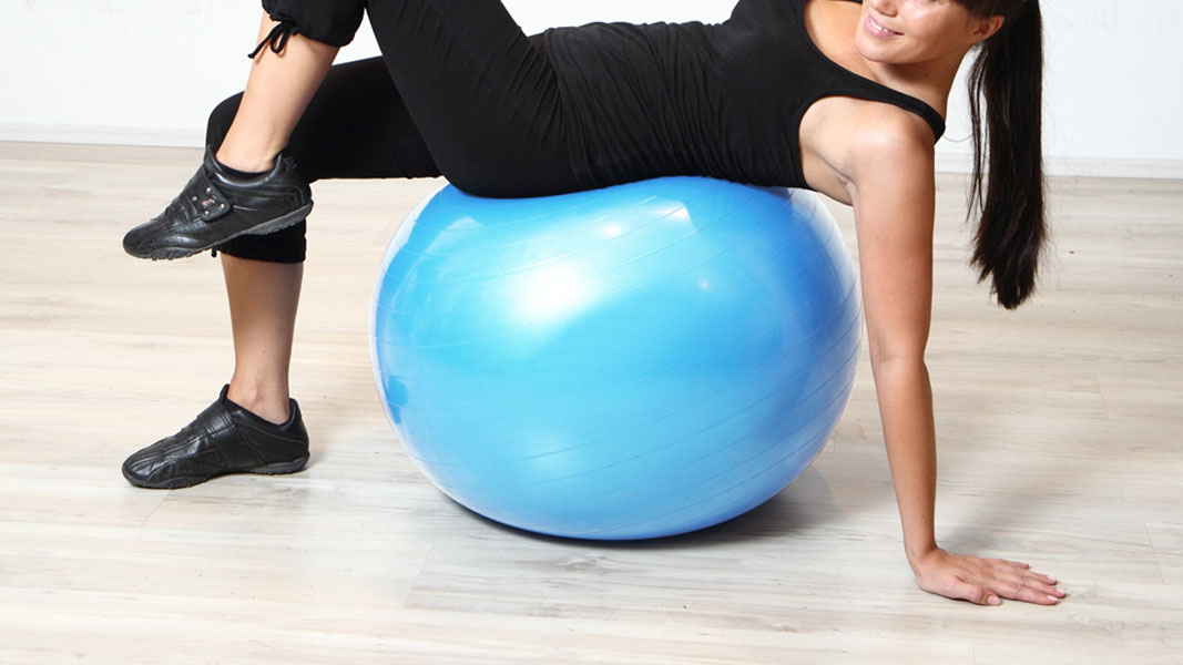 pilates-lopta-lopte-vježbanje-trening-vježbe-sport-moda-mišićne-skupine